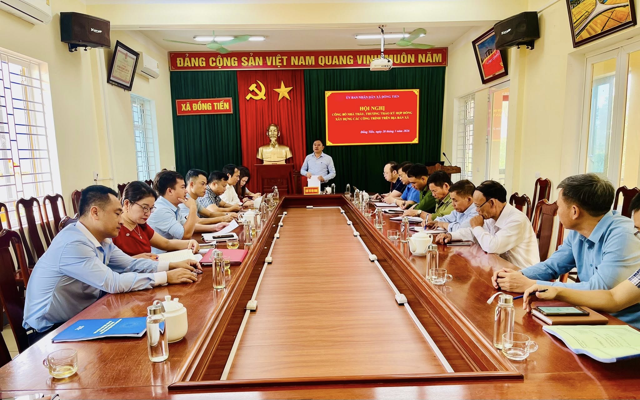 Ủy ban nhân dân xã Đồng Tiến tổ chức hội nghị thống nhất chủ trương xây dựng các công trình trên địa bàn xã