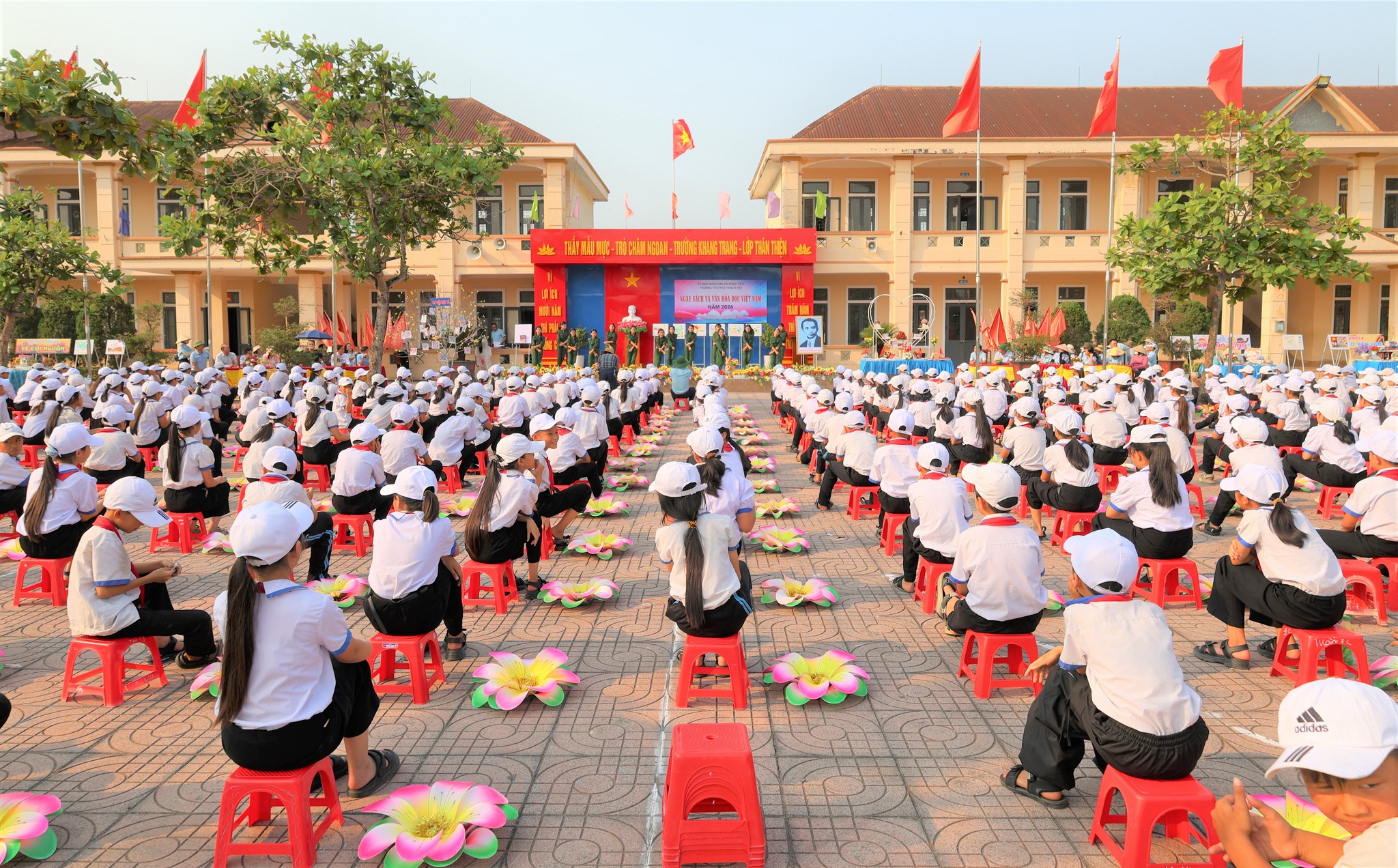 Trường TH&THCS Thạch Hội (xã Đồng Tiến) đã tổ chức chương trình “Ngày sách và văn hóa đọc Việt Nam”