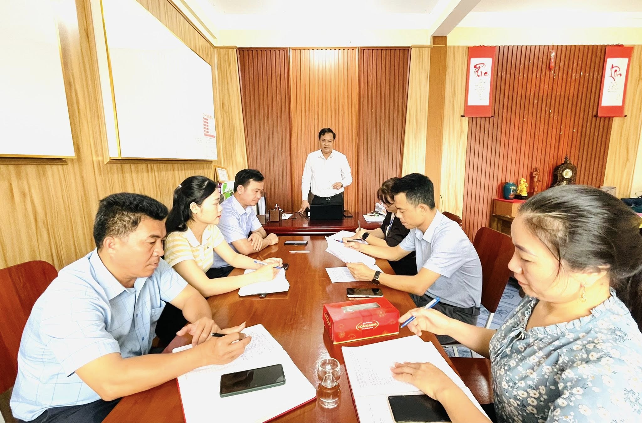 Ủy ban MTTQ xã Đồng Tiến, các tổ chức đoàn thể và Phòng Kinh tế xã đã tổ chức họp bàn, thống nhất tăng cường phối hợp trong công tác phát triển kinh tế, nâng cao thu nhập cho hội viên và Nhân dân trên địa bàn.