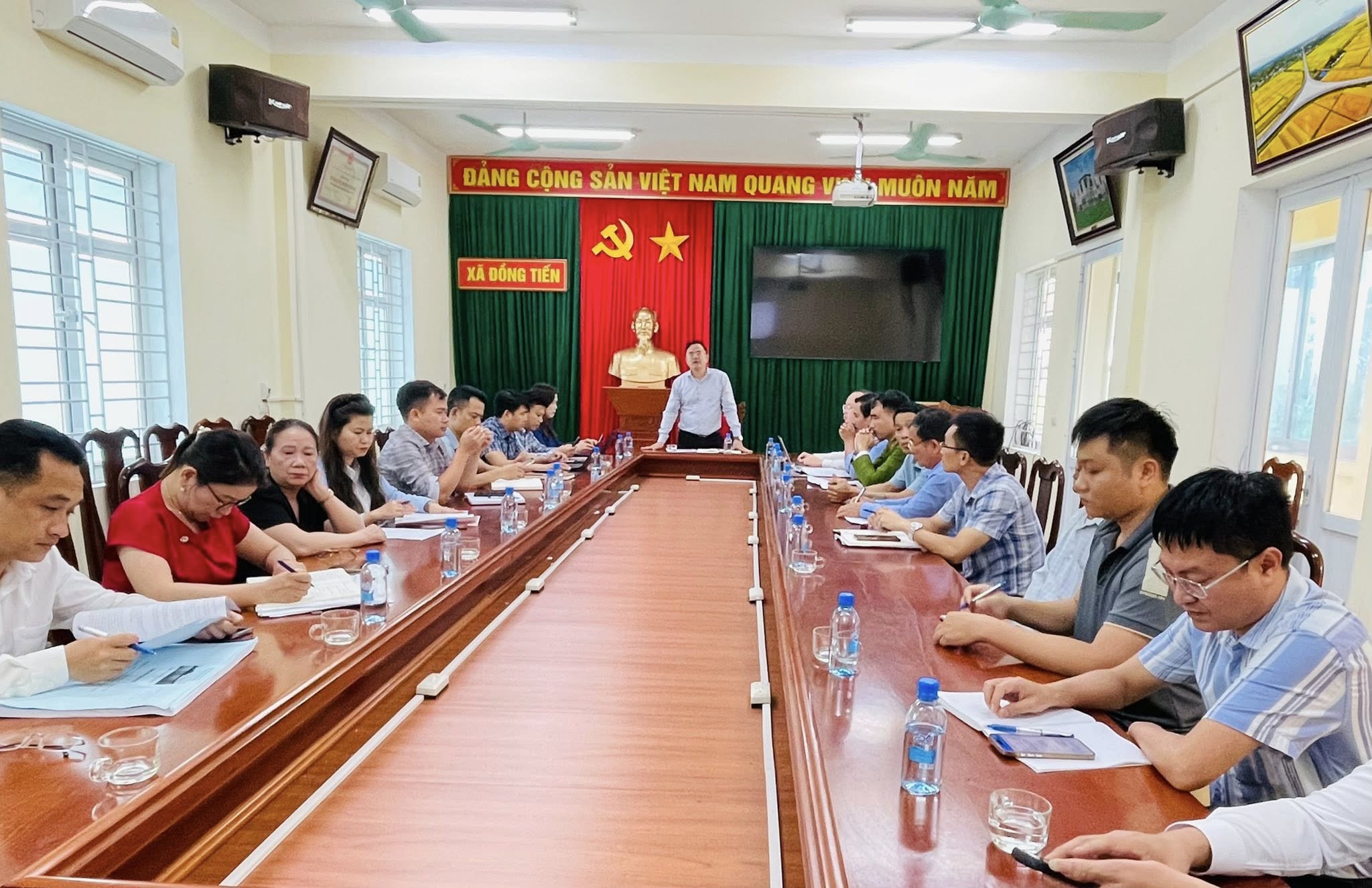  UBND xã Đồng Tiến tổ chức hội nghị ký hợp đồng thi công xây dựng công trình Cầu Ba Cột, Đường giao thông