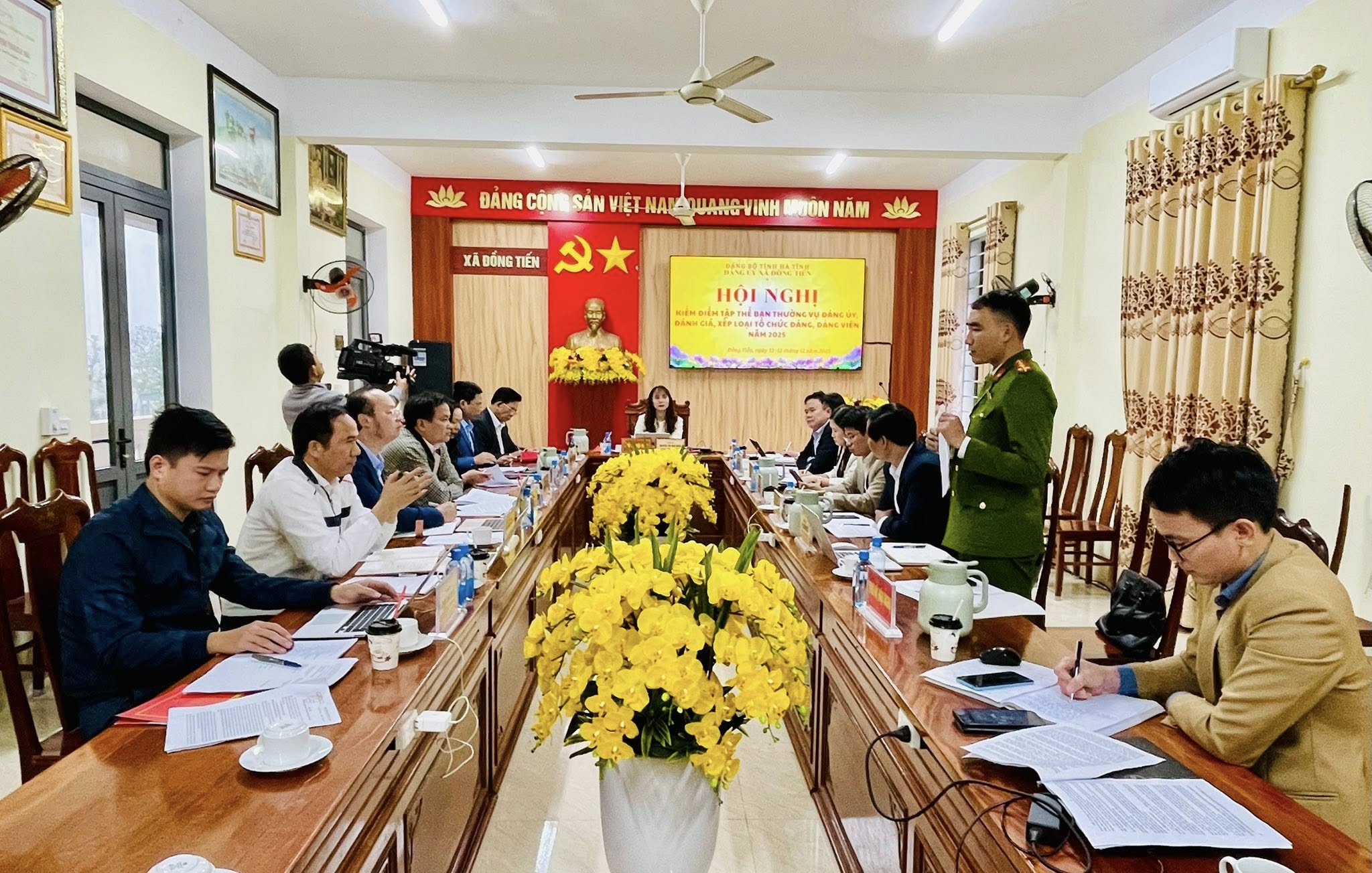 Đảng bộ xã Đồng Tiến đã tổ chức Hội nghị kiểm điểm tập thể Ban Thường vụ Đảng uỷ;  đánh giá, xếp loại chất lượng tổ chức đảng và đảng viên năm 2025. 