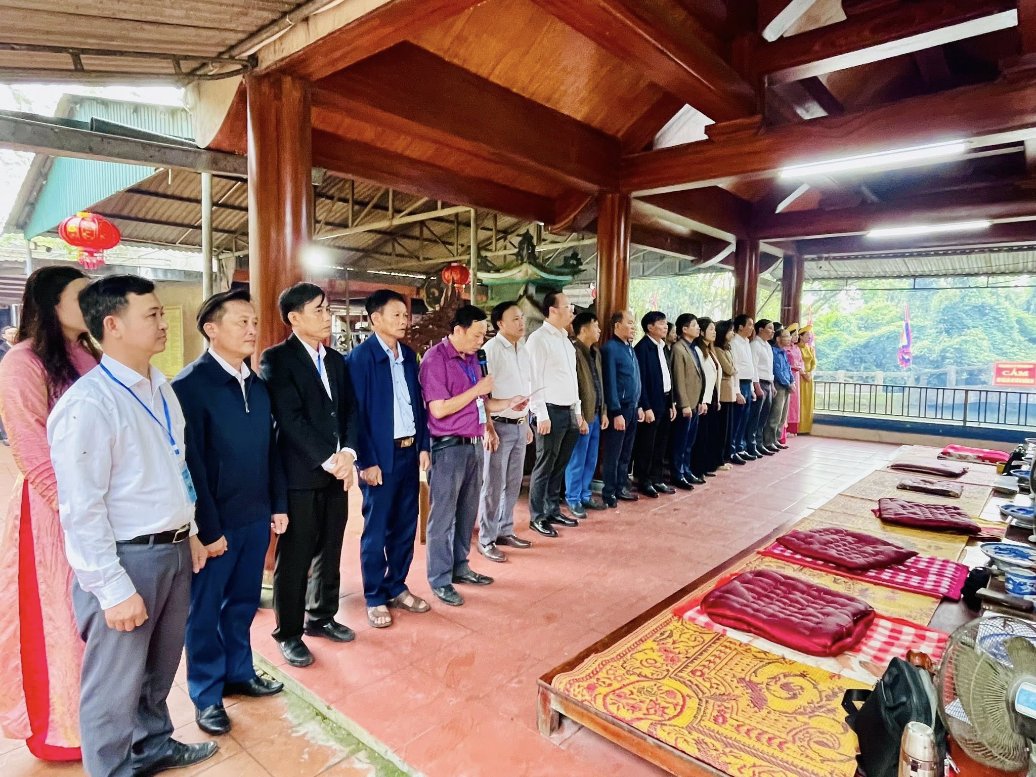 Xã Đồng Tiến long trọng tổ chức lễ dâng hương tại Miếu Ao nhân dịp lễ khai hạ đầu năm. 