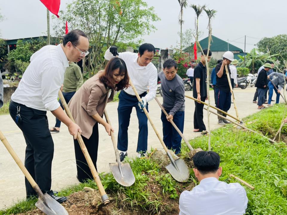 xã Đồng Tiến tổ chức lễ phát động ra quân trồng cây đầu xuân 