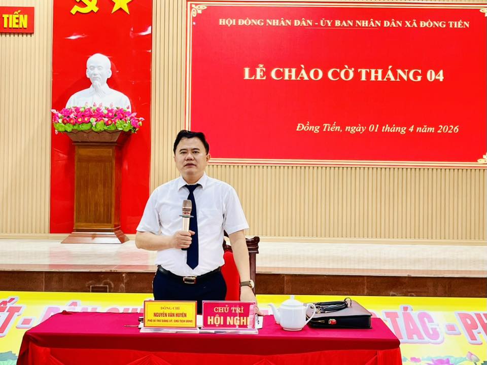 Xã Đồng Tiến tổ chức lễ chào cờ tháng 4