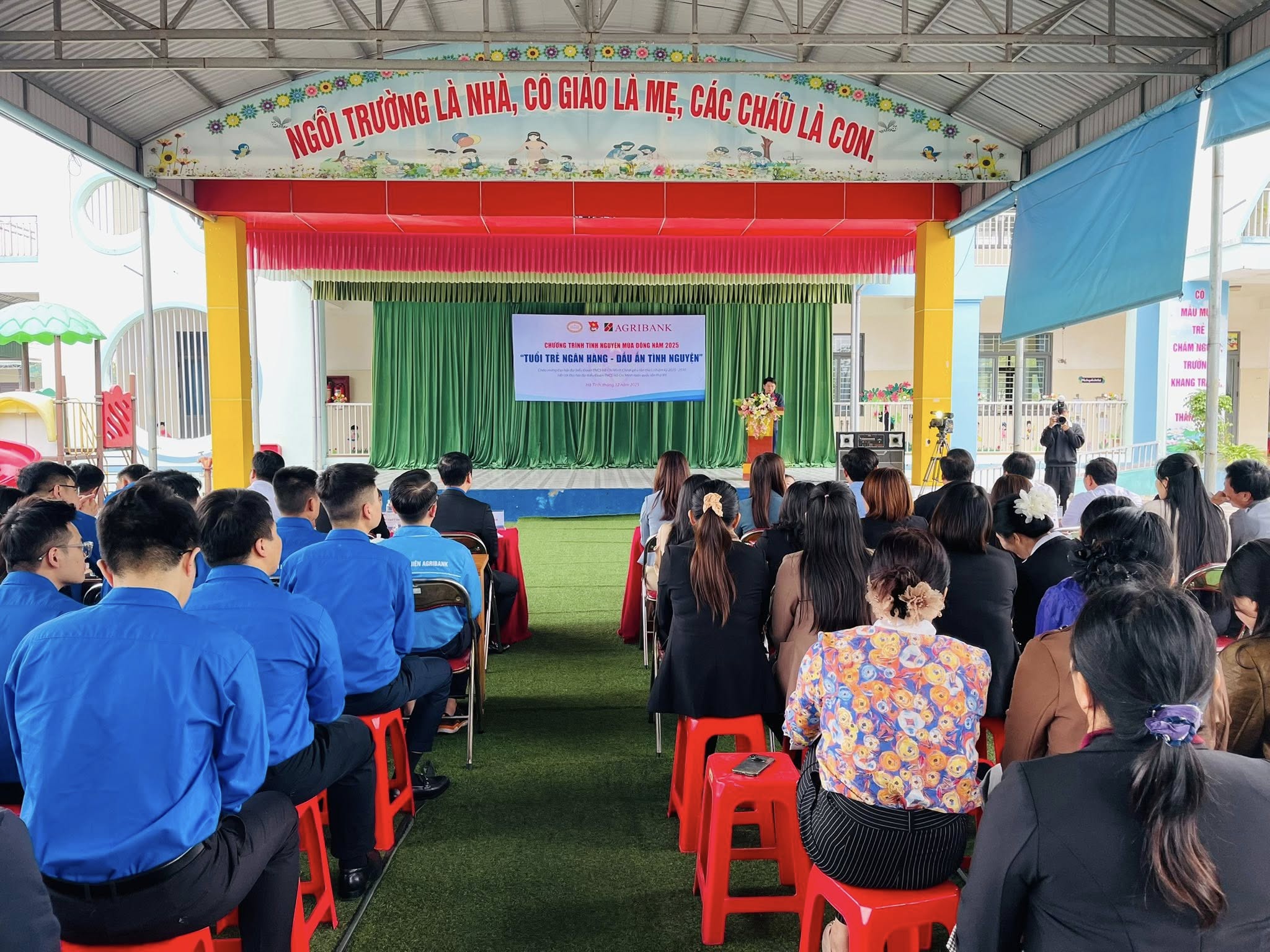  Lan tỏa chương trình “Tình nguyện mùa đông” của tổ chức Đoàn Thanh niên Ngân hàng Trung ương và Đoàn Thanh niên Agribank tại xã Đồng Tiến