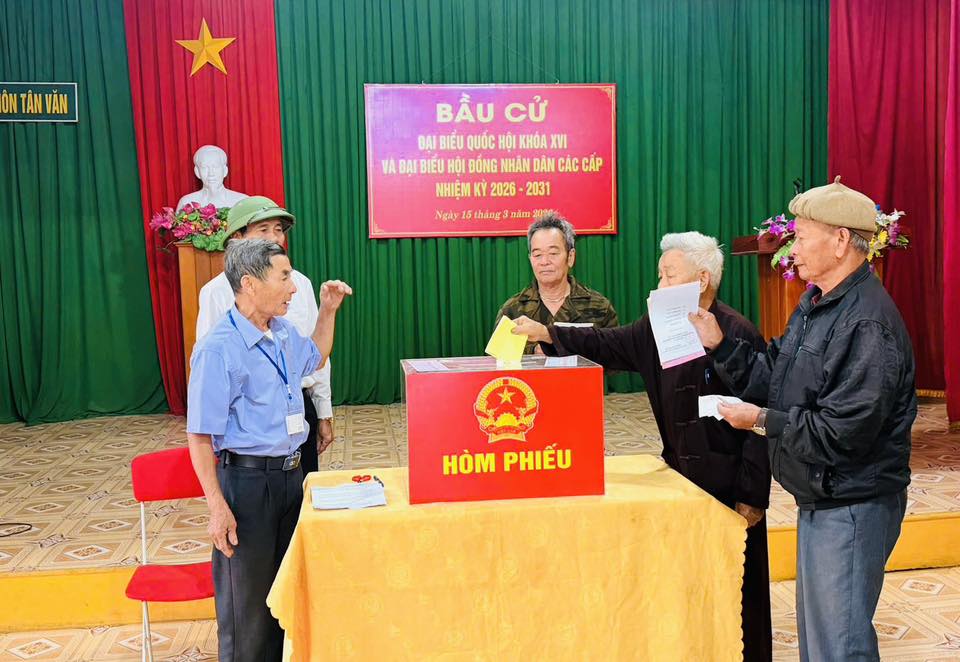 Đông đảo cử tri xã Đồng Tiến nô nức đến các khu vực bỏ phiếu để tham gia bầu cử đại biểu Quốc hội khóa XVI và đại biểu HĐND các cấp nhiệm kỳ 2026 – 2031.