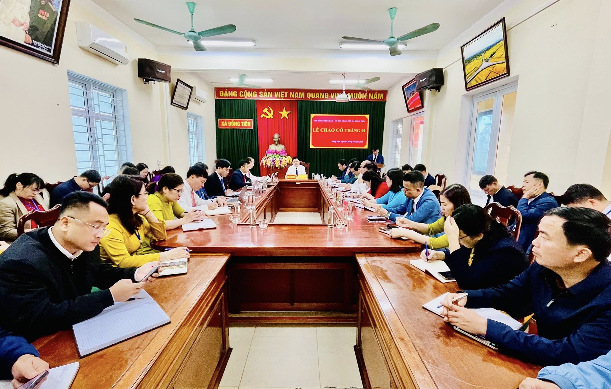 HĐND, UBND xã Đồng Tiến đã tổ chức Lễ chào cờ đầu tháng 1 năm 2026