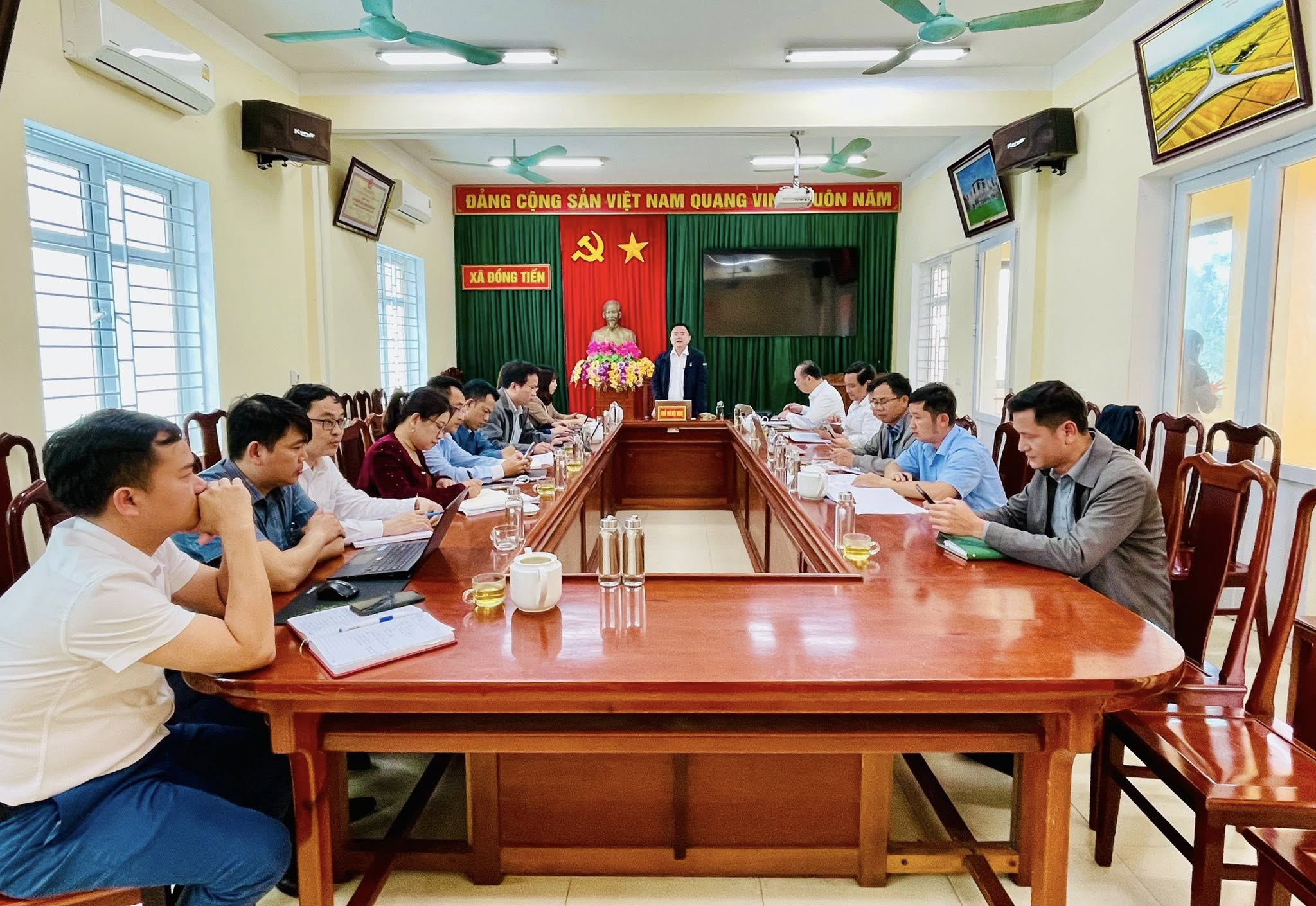  Ủy ban nhân dân xã Đồng Tiến tổ chức Hội nghị thương thảo hợp đồng thi công công trình đường giao thông trục ngang ven biển Văn Trị đến thôn Đông Văn