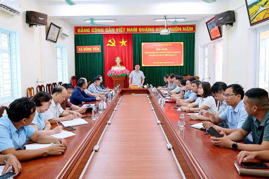 UBND xã Đồng Tiến: Hội nghị công bố kết quả lựa chọn nhà thầu, thương thảo và ký kết hợp đồng thi công các công trình xây dựng, nâng cấp, cải tạo trên địa bàn xã