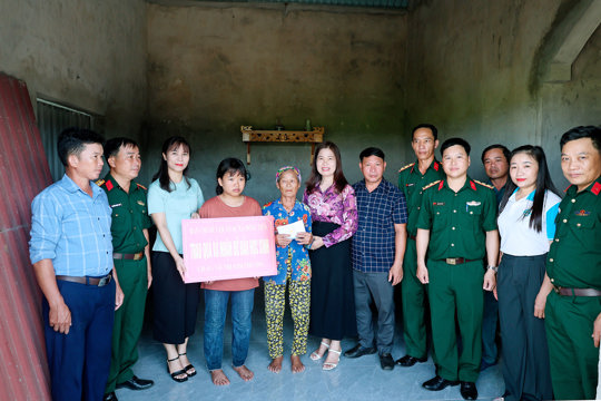 Lan tỏa yêu thương - Ban CHQS xã Đồng Tiến nhận đỡ đầu học sinh có hoàn cảnh đặc biệt  khó khăn.
