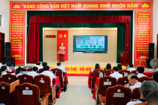 Xã Đồng Tiến tham gia Hội nghị toàn quốc quán triệt, triển khai thực hiện một số Nghị quyết, Chỉ thị của Bộ Chính trị bằng hình thức trực tuyến do Bộ Chính trị, Ban Bí thư tổ chức. 