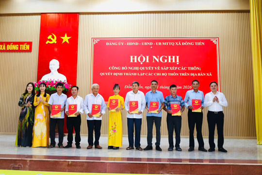 Xã Đồng Tiến tổ chức Hội nghị công bố Nghị quyết về sắp xếp các thôn và Quyết định thành lập các Chi bộ thôn trên địa bàn xã