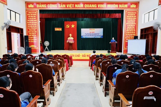 Đoàn Thanh niên xã Đồng Tiến: Ra mắt Đội hình xung kích tình nguyện hỗ trợ Chiến dịch Mùa hè số, đồng hành cùng Nhân dân thực hiện Đề án 06 của Chính phủ 