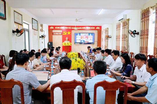 Đảng ủy xã Đồng Tiến tổ chức kết nối đường truyền trực tuyến lớp bồi dưỡng nâng cao năng lực, xử lý tình huống thực tiễn đối với đội ngũ cán bộ cơ sở