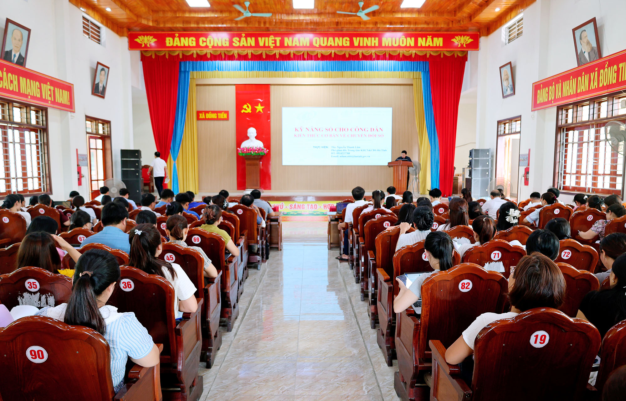 UBND xã Đồng Tiến tổ chức Hội nghị triển khai Chiến dịch cao điểm cài đặt các ứng dụng số phục vụ người dân trên địa bàn xã năm 2026; tập huấn cho lực lượng tham gia chiến dịch