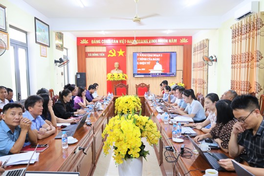 Đảng ủy xã Đồng Tiến tổ chức điểm cầu trực tuyến tham dự Hội nghị tập huấn triển khai 04 thủ tục hành chính của Đảng trên môi trường điện tử, giai đoạn 2 do Trung ương tổ chức