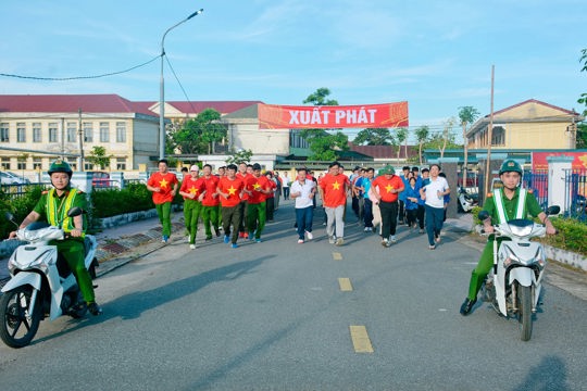 Xã Đồng Tiến tổ chức Lễ mít tinh và giải chạy phong trào hưởng ứng Tháng hành động phòng, chống ma túy năm 2026 với chủ đề: “Chung một quyết tâm xây dựng xã, phường, đặc khu không ma túy”. 