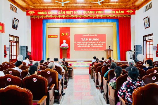 UBND xã Đồng Tiến tổ chức tập huấn kỹ thuật chăn nuôi gà cho 50 hộ gia đình tham gia các mô hình sinh kế trên địa bàn năm 2026