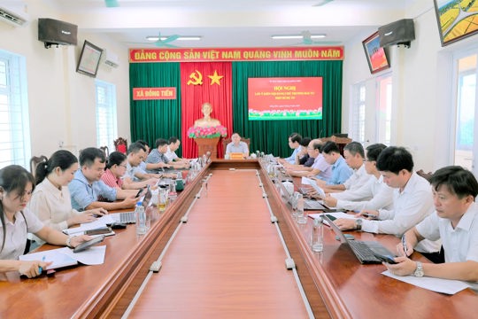 UBND xã Đồng Tiến tổ chức họp lấy ý kiến về nội dung chủ trương đầu tư một số công trình dự án hạ tầng về trường học và văn hóa trên địa bàn xã.