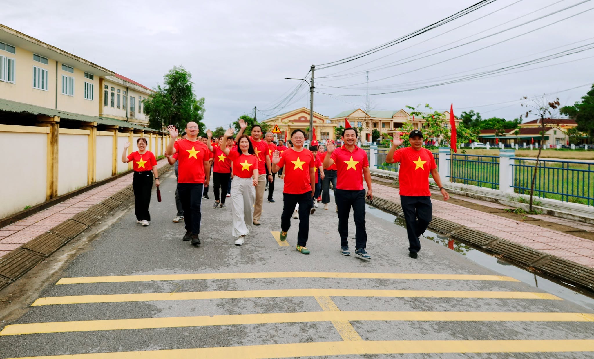 Xã Đồng Tiến  tổ chức lễ phát động và ra quân hưởng ứng chương trình "Cùng Việt Nam tiến bước 2026" với thông điệp "10 tỷ bước xanh, vì Việt Nam vững bền".