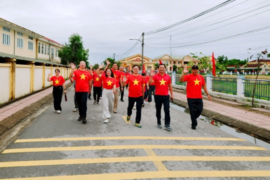 Xã Đồng Tiến  tổ chức lễ phát động và ra quân hưởng ứng chương trình "Cùng Việt Nam tiến bước 2026" với thông điệp "10 tỷ bước xanh, vì Việt Nam vững bền".
