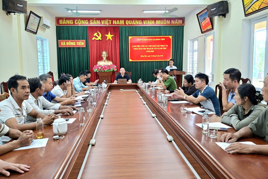 UBND xã Đồng Tiến làm việc với các chủ máy gặt, chuẩn bị phục vụ thu hoạch lúa hè thu năm 2026.