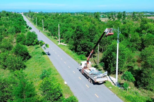 Đồng Tiến: Thêm nhiều tuyến đường điện chiếu sáng, thêm nhiều niềm vui.