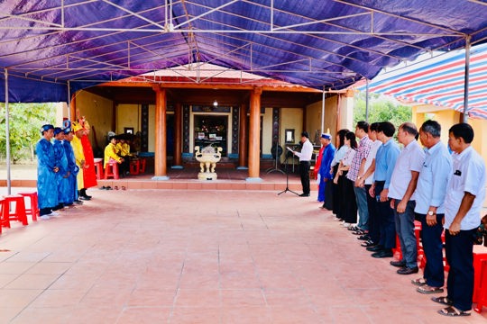  Lễ cúng chính kỵ Chiêu trưng Đại Vương Lê Khôi tại Đền thờ vọng Thuận Nghĩa, thôn Toàn Thắng, xã Đồng Tiến đã được cử hành trang trọng