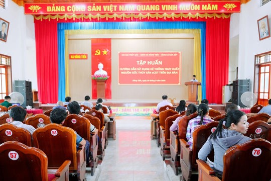 Chi cục Thủy sản phối hợp với UBND xã Đồng Tiến và Cảng cá Cửa Sót tổ chức tập huấn, hướng dẫn sử dụng hệ thống truy xuất nguồn gốc thủy sản khai thác điện tử eCDT cho các chủ tàu cá  