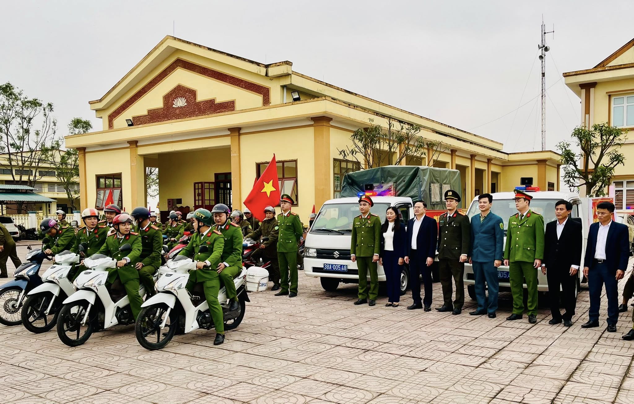 Công an xã Đồng Tiến: Lễ ra quân triển khai đợt cao điểm tấn công, trấn áp tội phạm, bảo đảm an ninh, trật tự và an toàn xã hội