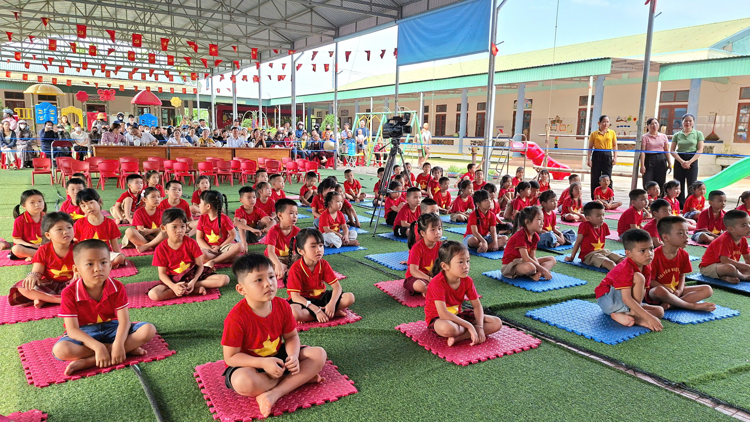 Sôi nổi chương trình"Nhanh như tia chớp nhí" tại Trường mầm non Thạch Hội