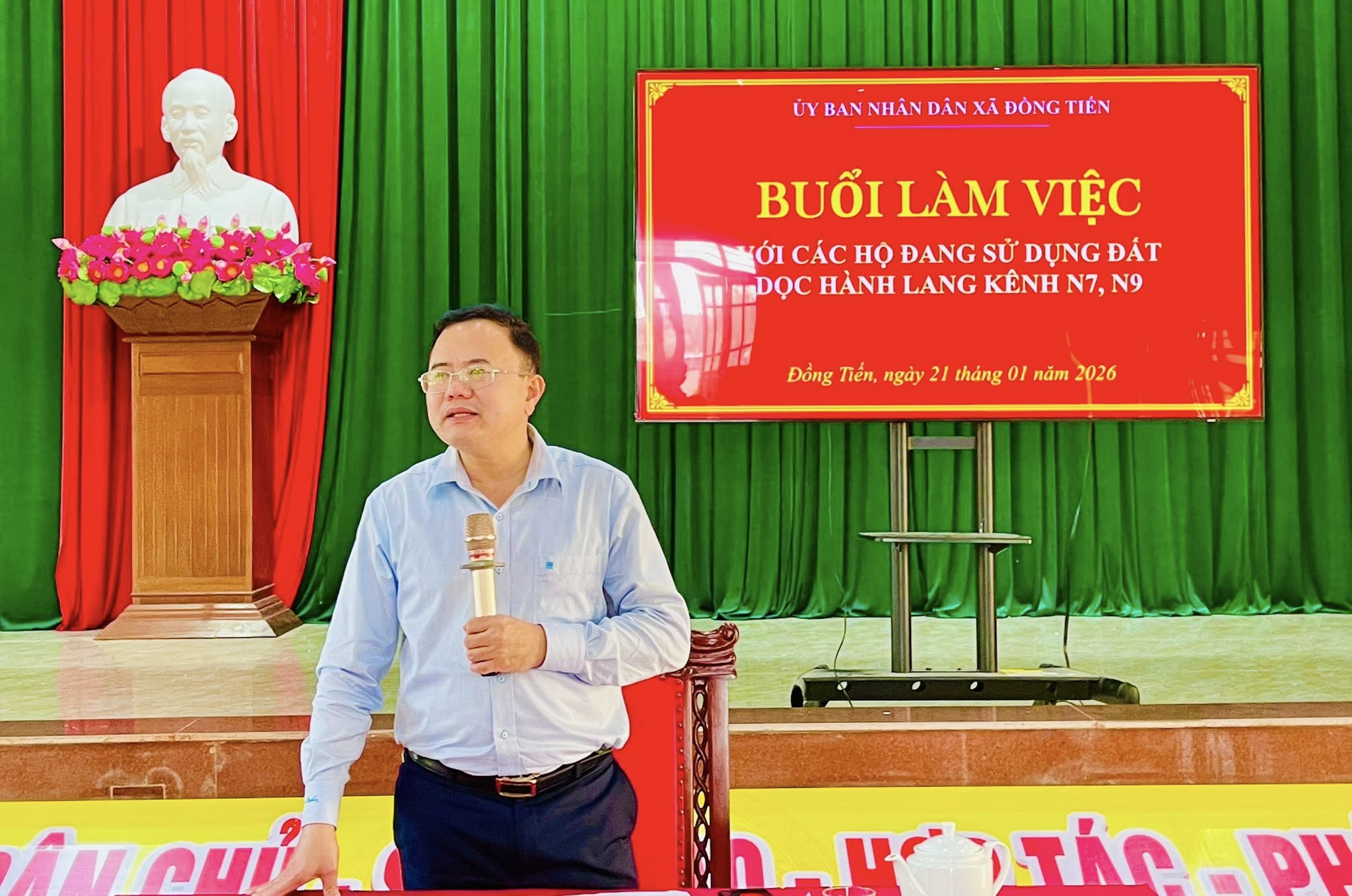 Ủy ban nhân dân xã Đồng Tiến tổ chức buổi làm việc với 26 hộ dân đang sử dụng đất dọc hành lang kênh N7, N9 nhằm làm rõ các vi phạm trong quá trình sử dụng đất 